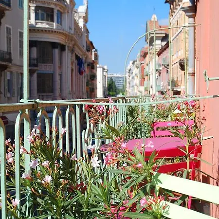 룸 위드 아 뷔 B&B