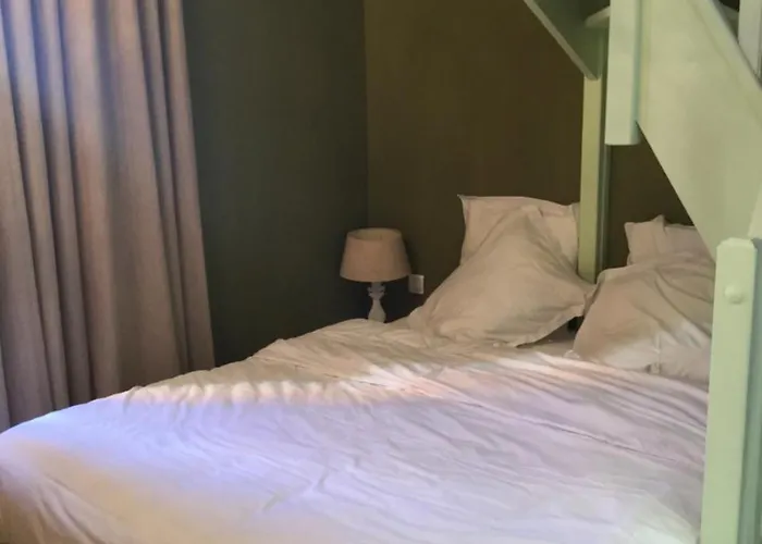 With A Vue Bed and Breakfast Νίκαια