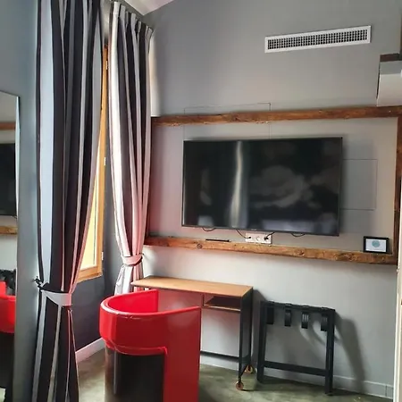 With A Vue Bed and Breakfast Νίκαια