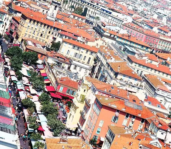 With A Vue 3* Ницца